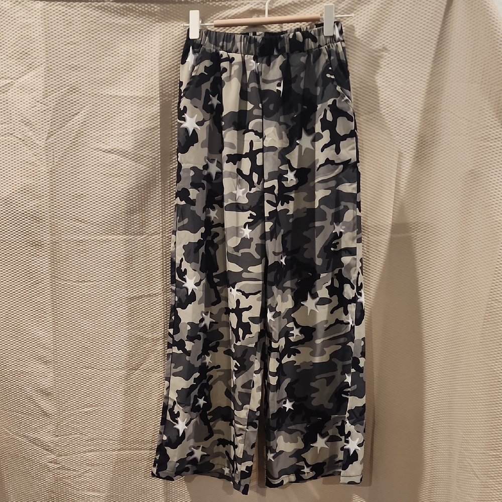 SHEIN Black, Gray & White Camo Wide-Leg Pants